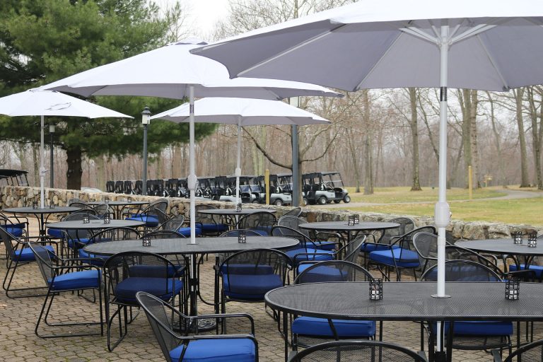 golf audience area- The Somers Pointe & The Grille at Somers Pointe